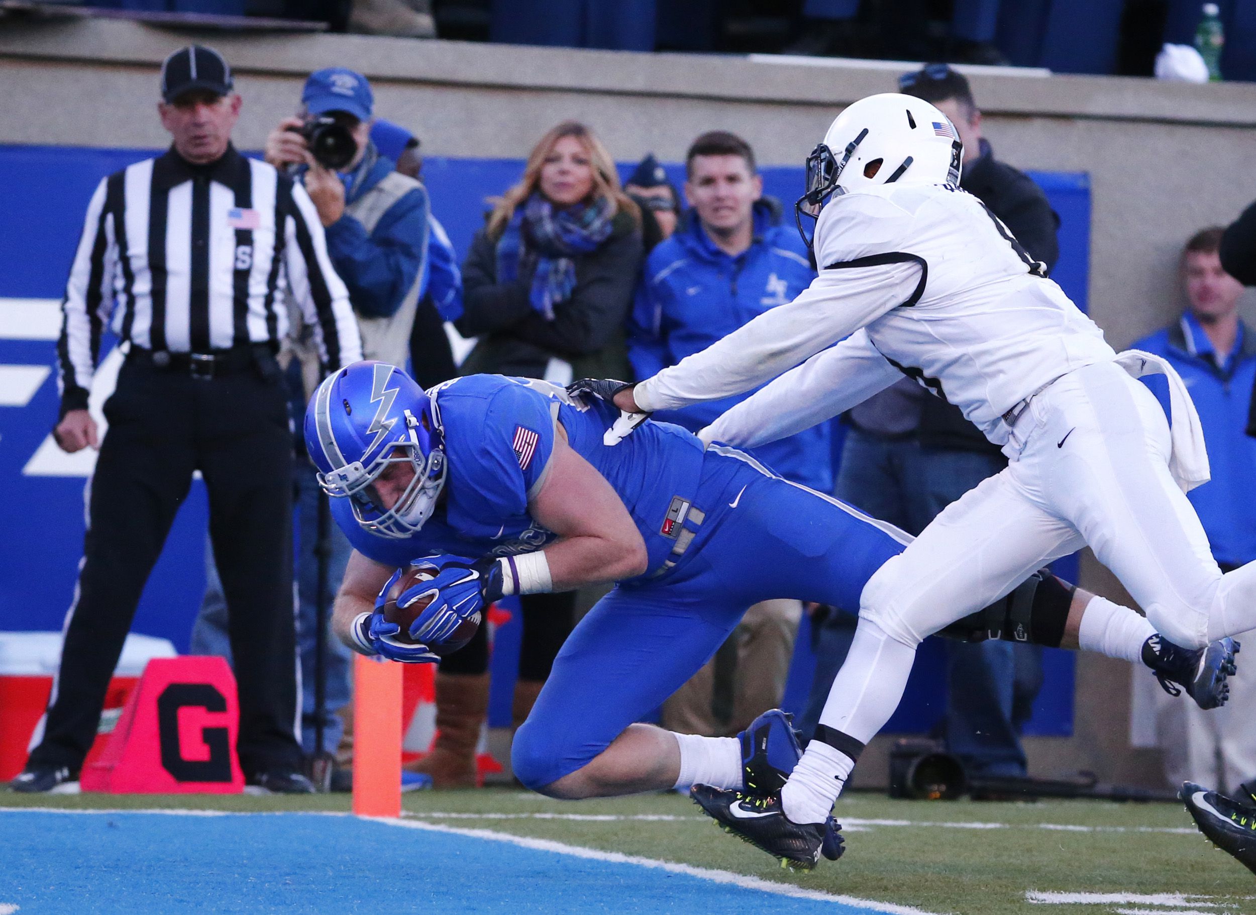 QB Ahmad Bradshaw's Legacy: The Player, The Cadet, The Leader & The Son -  GoBlackKnights