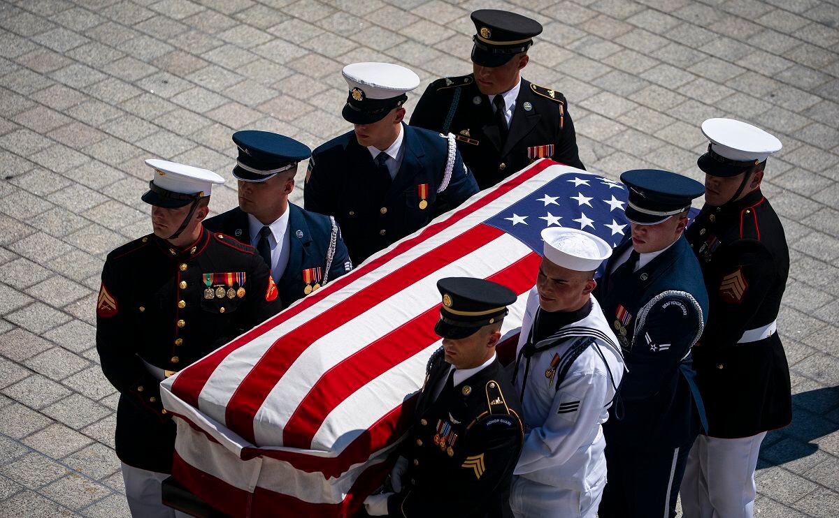 Congressional Leaders Pay Tribute to Late World War II Veteran