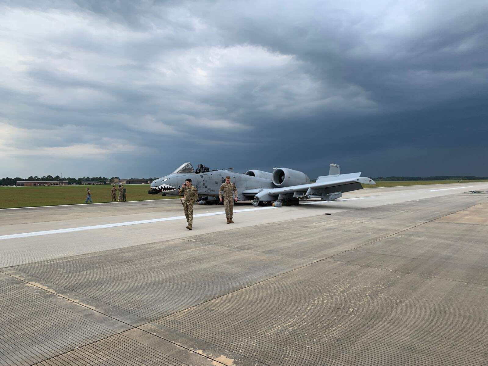 Мыс с ввс сша 9 букв. Штурмовик a-10c Thunderbolt 2. A-10c Thunderbolt. A 10 Thunderbolt и пилот. Штурмовик а-10.