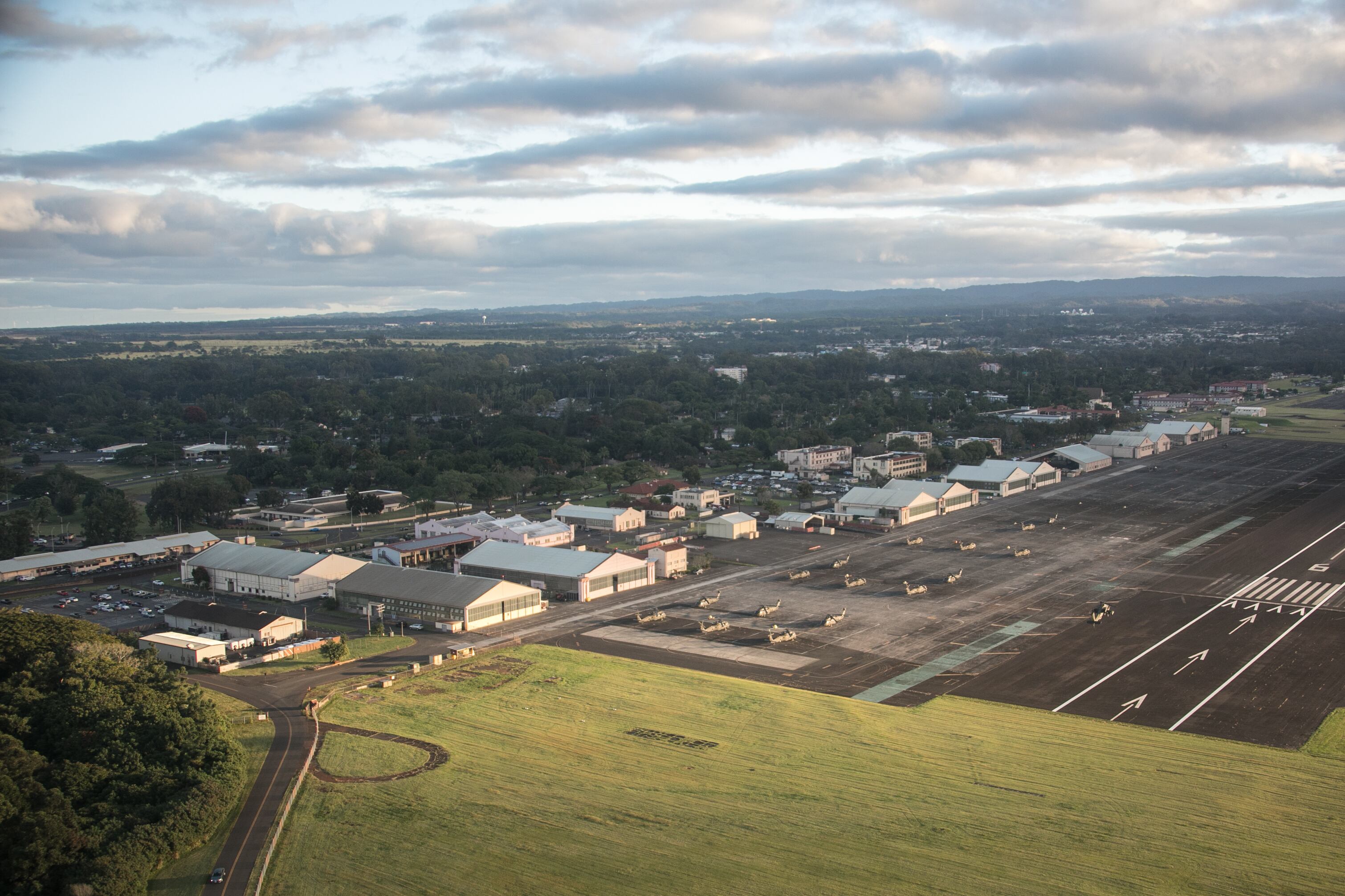 A U.S. Army UH-60 Black Hawk helicopter  flies over the Division Run during Tropic Lightning Week on Wheeler Army Airfield, Hawaii, December 17, 2018.