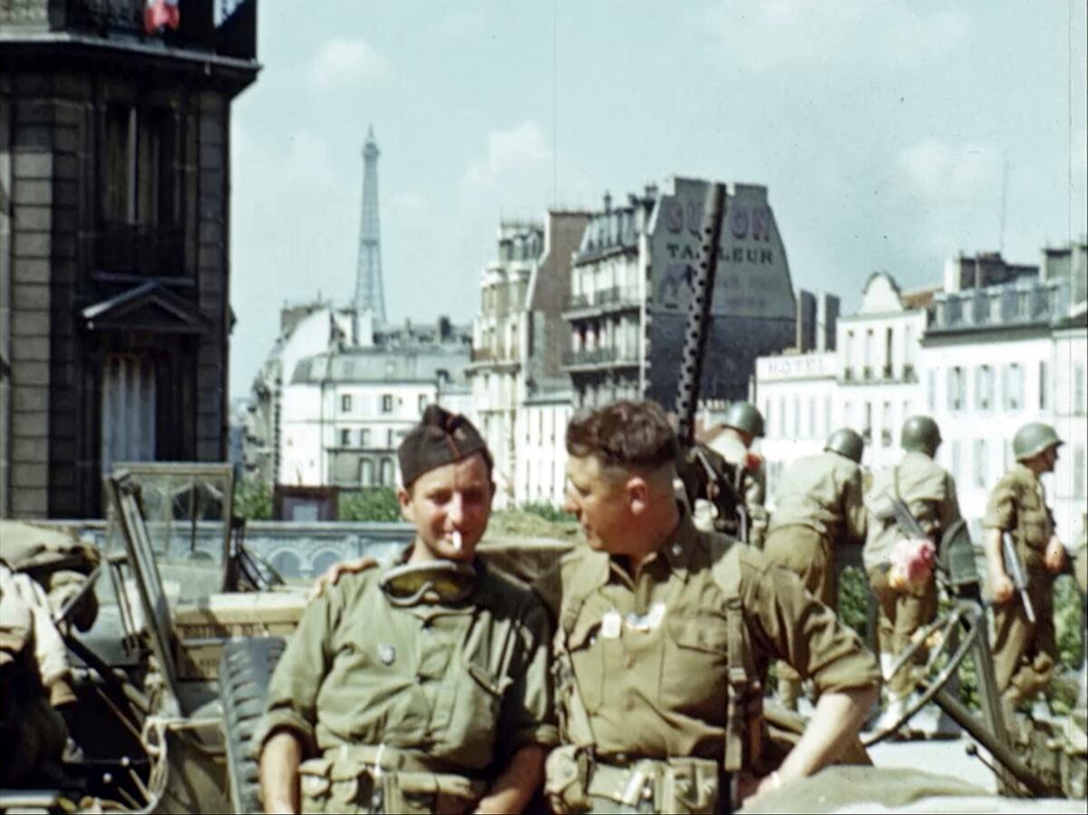 U.S. soldiers in Paris with the Eiffel Tower