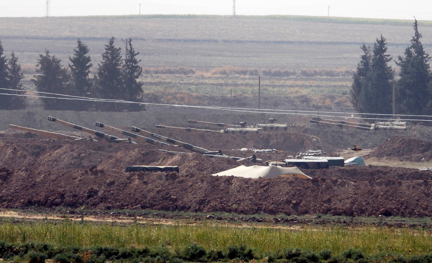 Turkish forces artillery pieces