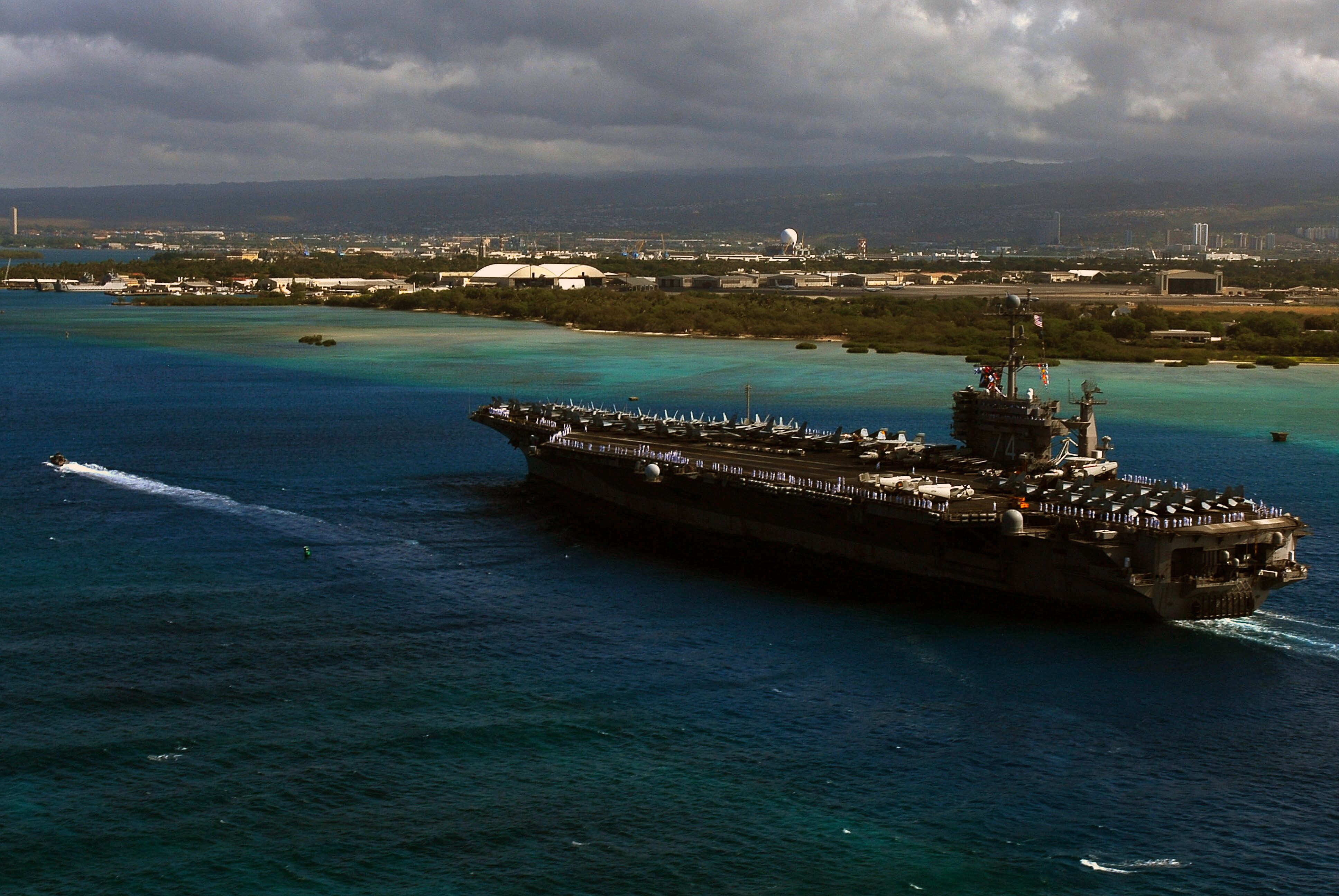 Aircraft carrier John C. Stennis prepares to pull into Pearl Harbor on Aug. 30, 2007.