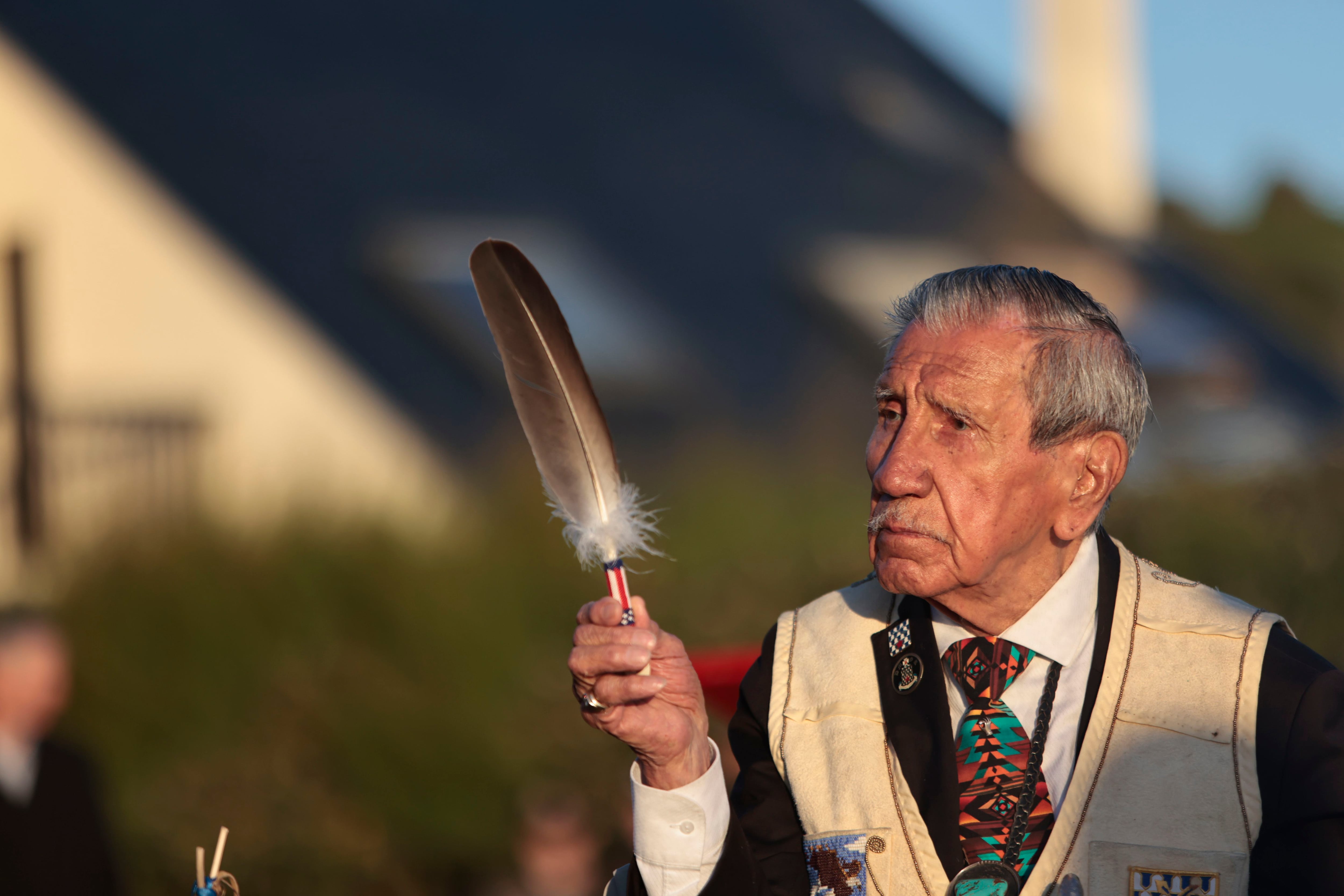 Crowds honor World War II veterans at Normandy D-Day celebrations